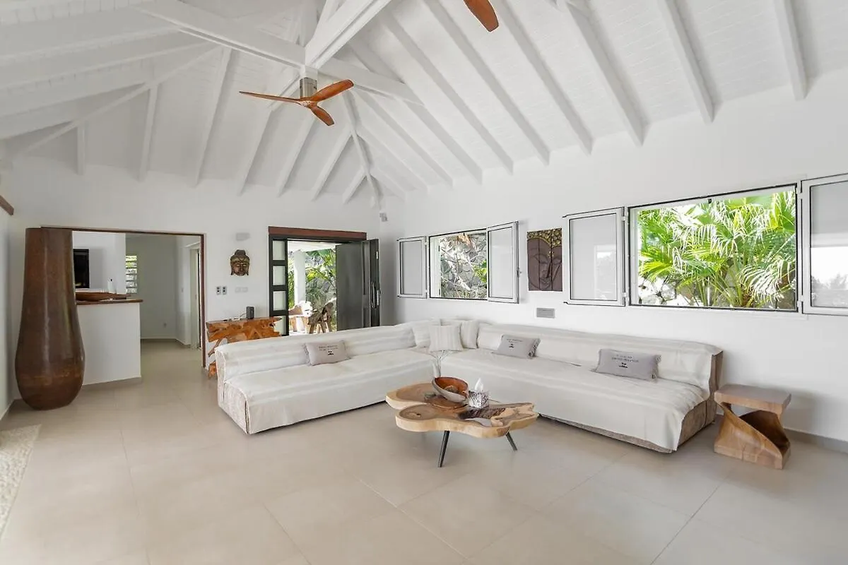 Villa Venus, 4 Bdr With View! Cul de Sac