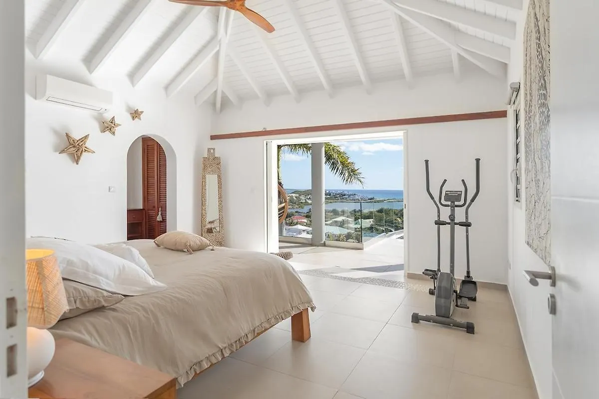 Villa Venus, 4 Bdr With View! Cul de Sac